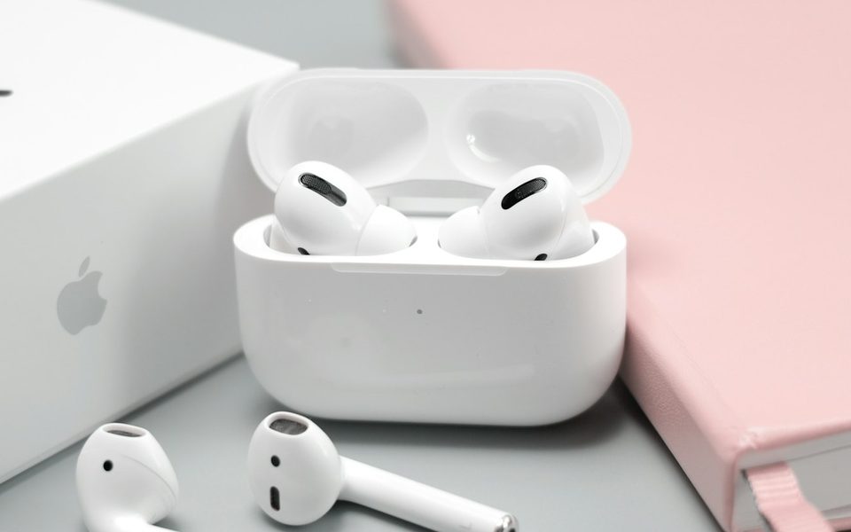 AirPods 5: giảm ồn tốt hơn 50%, pin 22 giờ với hộp sạc