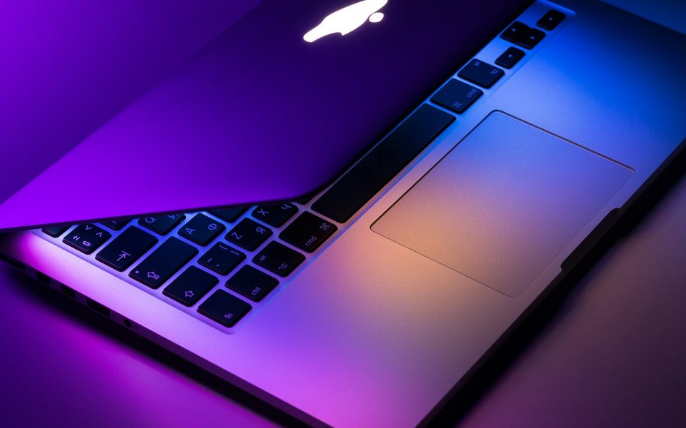MacBook Pro M5 Pro và M5 Max: dành cho AI cục bộ và dựng phim